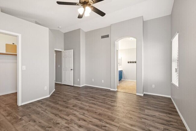 Foto del edificio - Beautiful single family home for rent loca...