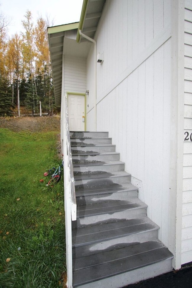 Building Photo - 4 Bedroom Eagle River Home!