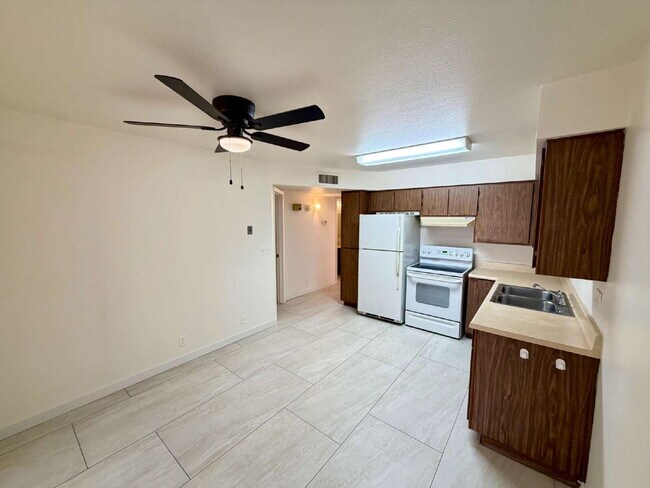 Building Photo - Charming Mesa Home in a Quiet, Convenient Neighborhood!