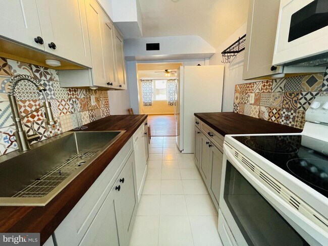 Foto del edificio - 6178 Greenwood Dr