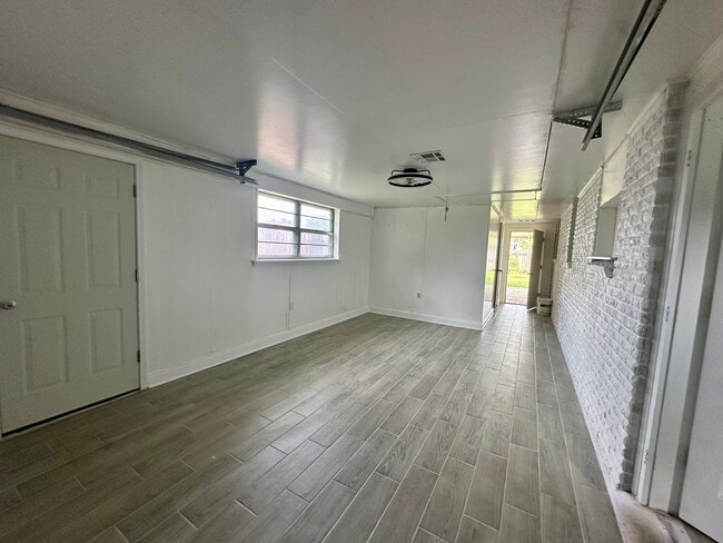 Building Photo - 1752 Diane Dr
