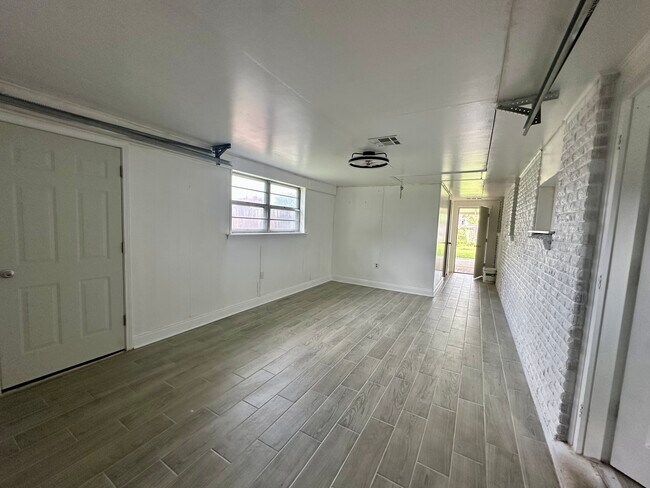 Foto del edificio - 1752 Diane Dr