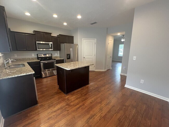 Foto del edificio - 813 Vigilant Dr