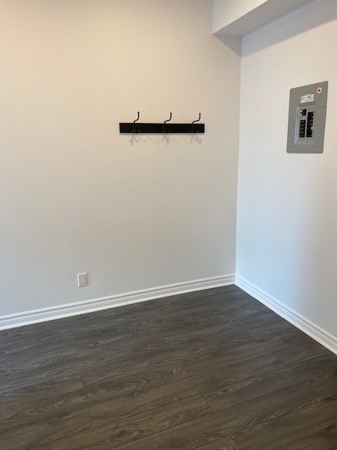 Building Photo - 5497 Av. Victoria