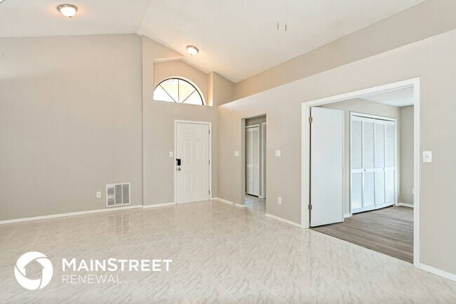 Foto del edificio - 267 Lakebreeze Cir