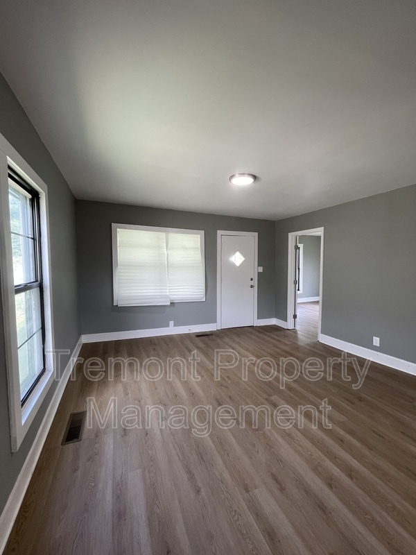Building Photo - 2019 N Chamberlain Ave