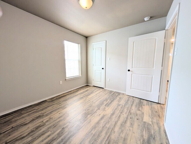 Foto del edificio - 3 bed 2 bath Move In Ready!