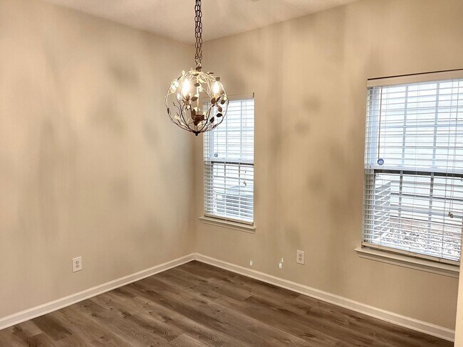 Building Photo - Welcome to this stunning two-story home located in the vibrant community of Newnan, GA.