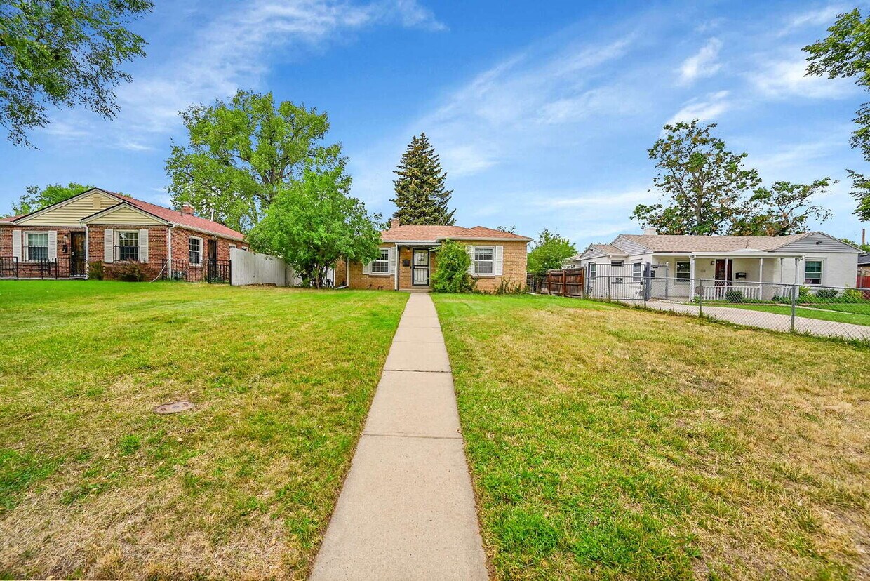 Primary Photo - $2,695 - 3 Bed, 1 Bath Updated Home in Den...