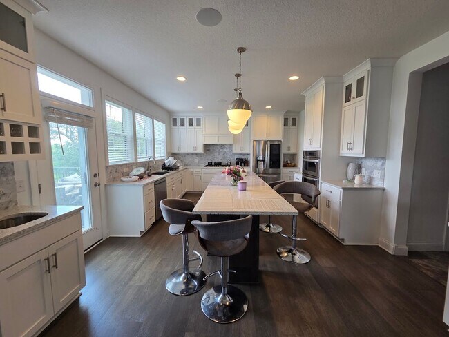 Foto del edificio - Beautiful 5 Bedroom 5 Bath in Woodbury