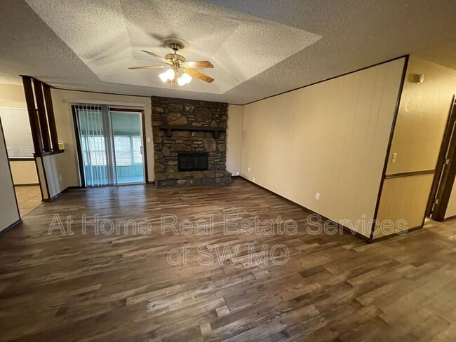 Foto del edificio - 1359 S John Ave
