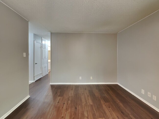 Building Photo - 6028 Harrison Way