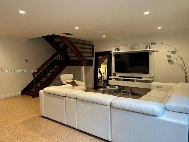 Building Photo - 9805 Costa Del Sol Blvd