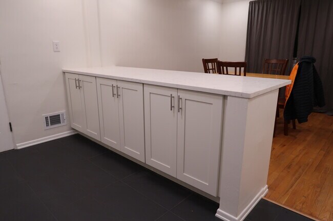 Barra de cocina y comedor - 1714 Fair Acres Ave