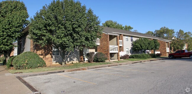 Foto del edificio - The Village Apartments