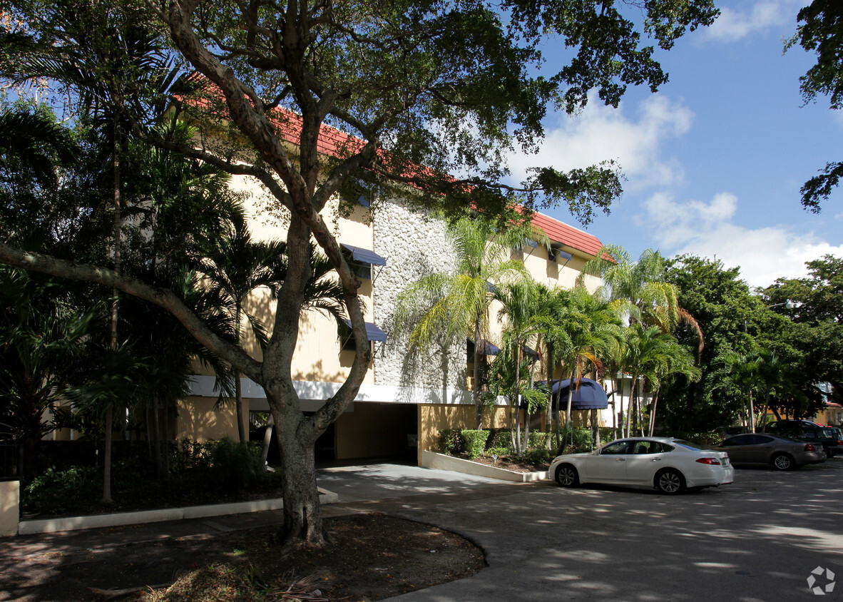 Building Photo - Villa Santander