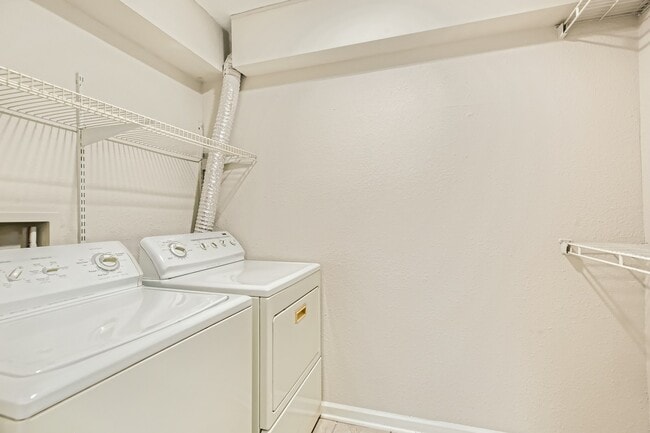 Building Photo - 2004 Dunsford Terrace