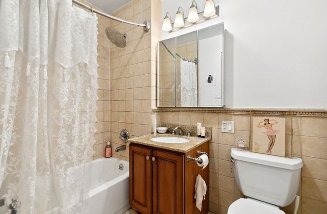 Photo - 65 W 70th St Apartment