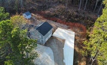 Building Photo - 4872 Lewis Rd