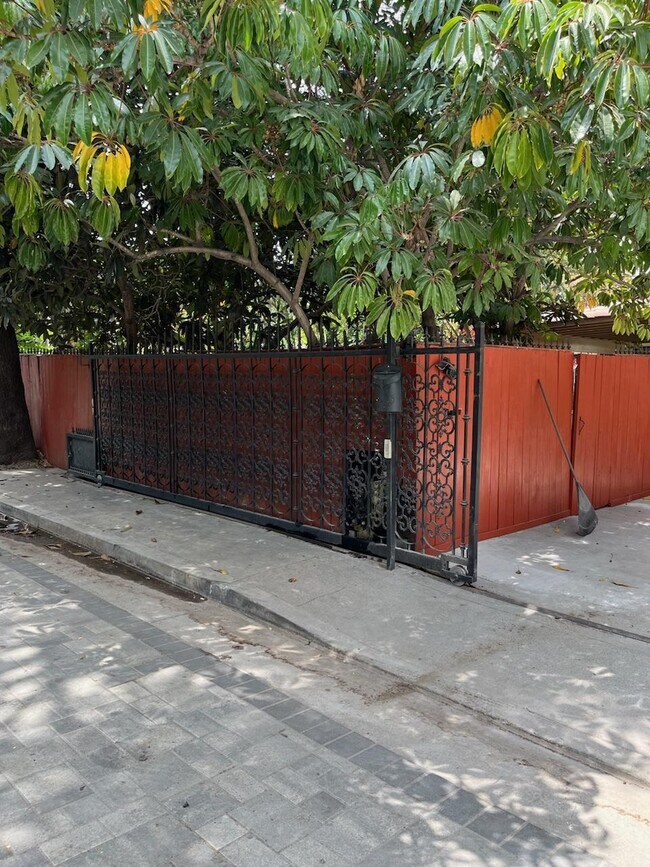 Electric Gate To Driveway - 3836 Laurel Canyon Blvd