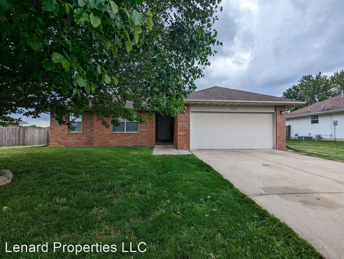 Foto principal - 3 br, 2 bath House - 553 N Chandler Ave