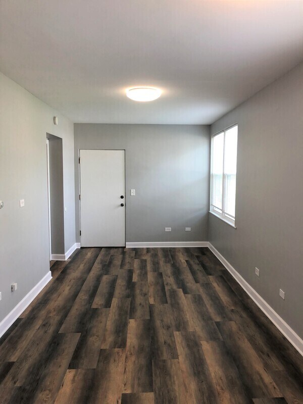 Building Photo - 502 Northwest Hwy