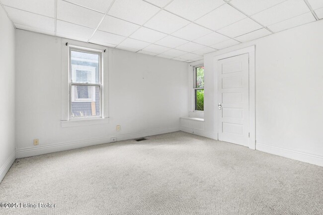 Building Photo - 204 S Bayly Ave