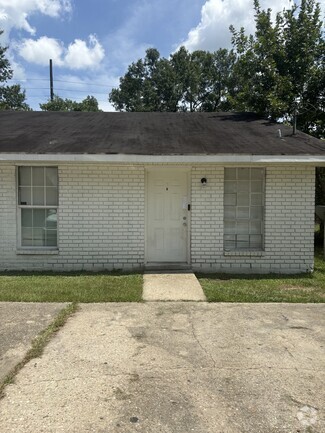 Building Photo - 300 Rials Dr