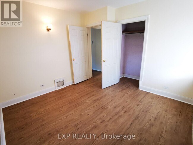 Photo du bâtiment - 348 Dufferin Ave