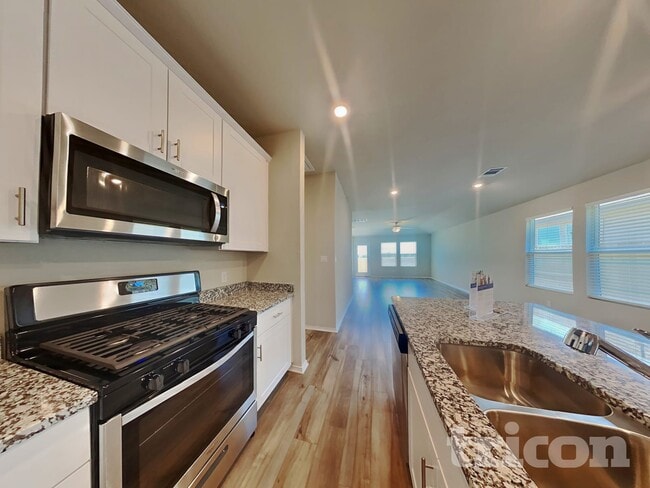 Building Photo - 5121 Sidesaddle Dr