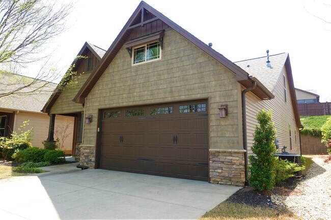 Photo - 210 Windthistle Dr House