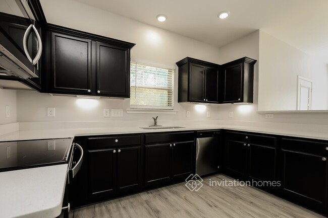 Building Photo - 503 Crooked Creek