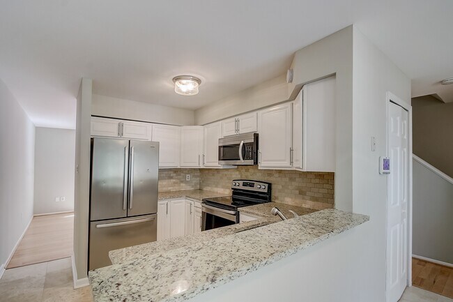 Kitchen - 8813 Stonebrook Ln