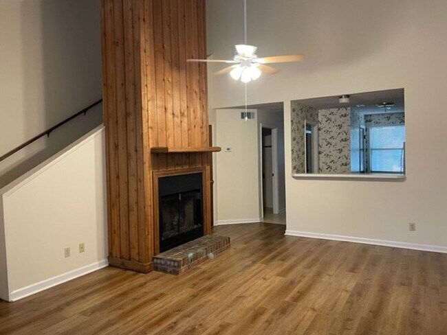 Building Photo - 2BD/2B townhome in Valdosta City limit