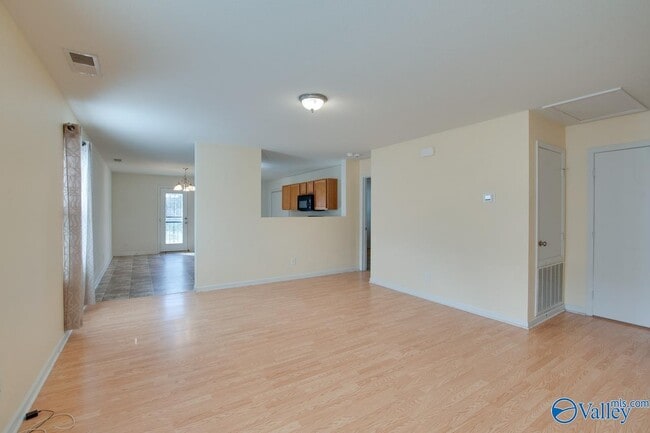 Building Photo - 198 Cloverbrook Dr