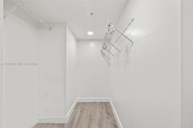 Foto del edificio - 470 S Park Rd