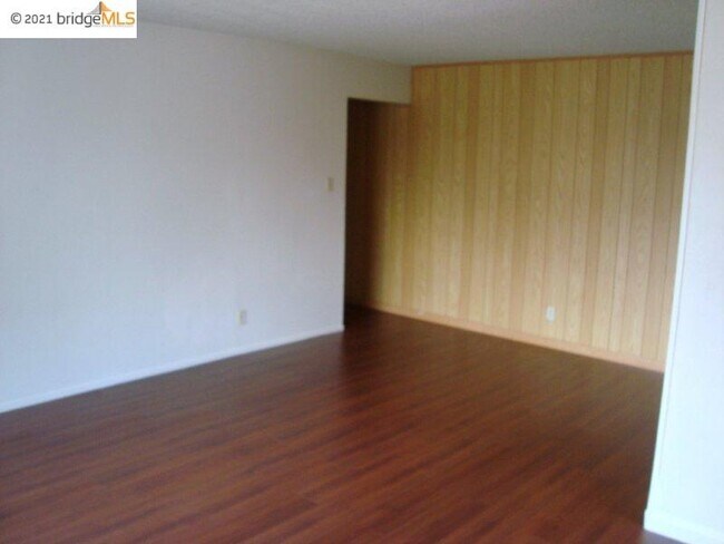 Building Photo - 2122 Peppertree Way