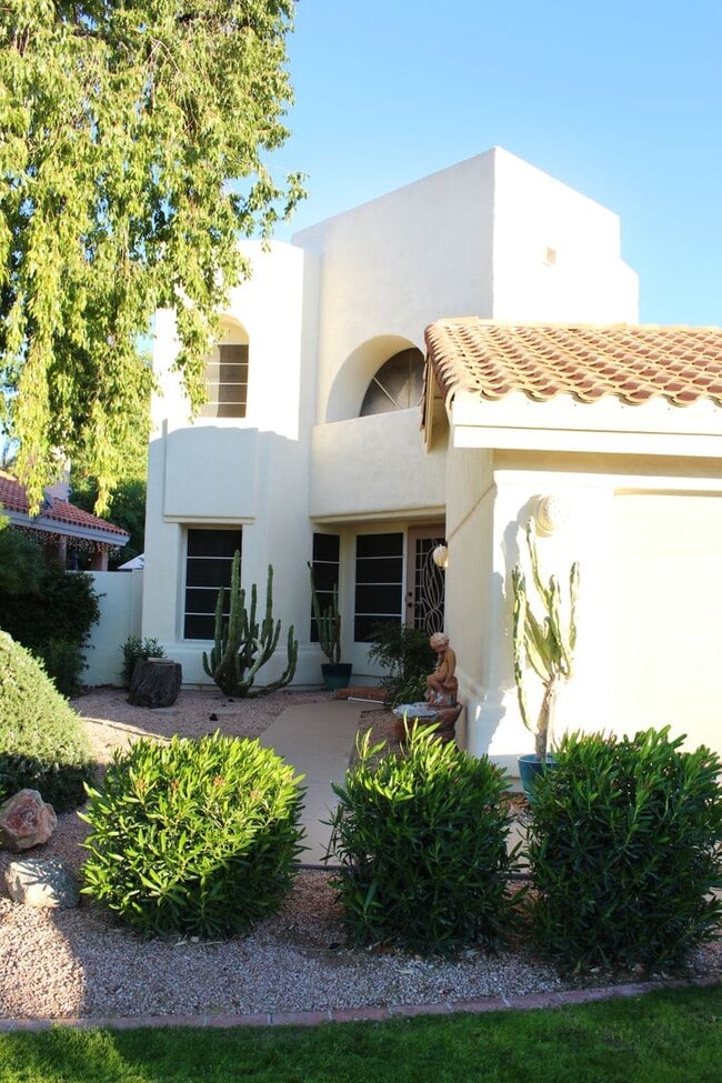 Building Photo - 6435 E Redmont Dr