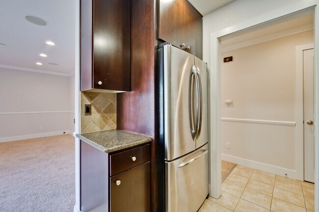 Foto del edificio - Second Floor Condo off San Tomas Expresswa...