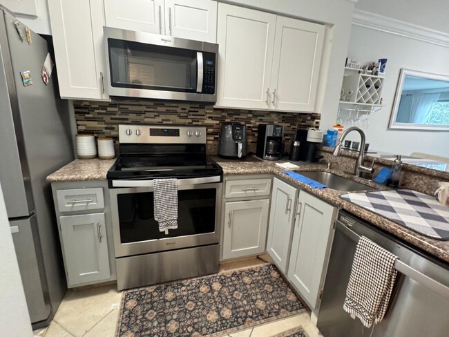 Foto del edificio - 2216 N Cypress Bend Dr