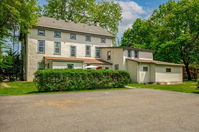 Building Photo - 1138 E Schuylkill Rd