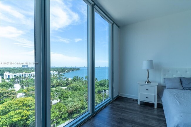 Foto del edificio - 601 NW 36th St