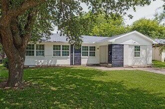 Building Photo - 717 Willowbrook Dr