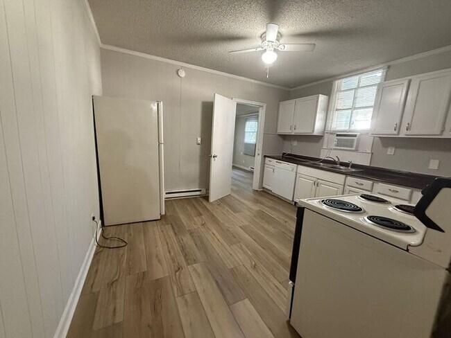 Foto del edificio - Renovated 4 Bedroom Duplex Unit in South Nashville - Pet Friendly!