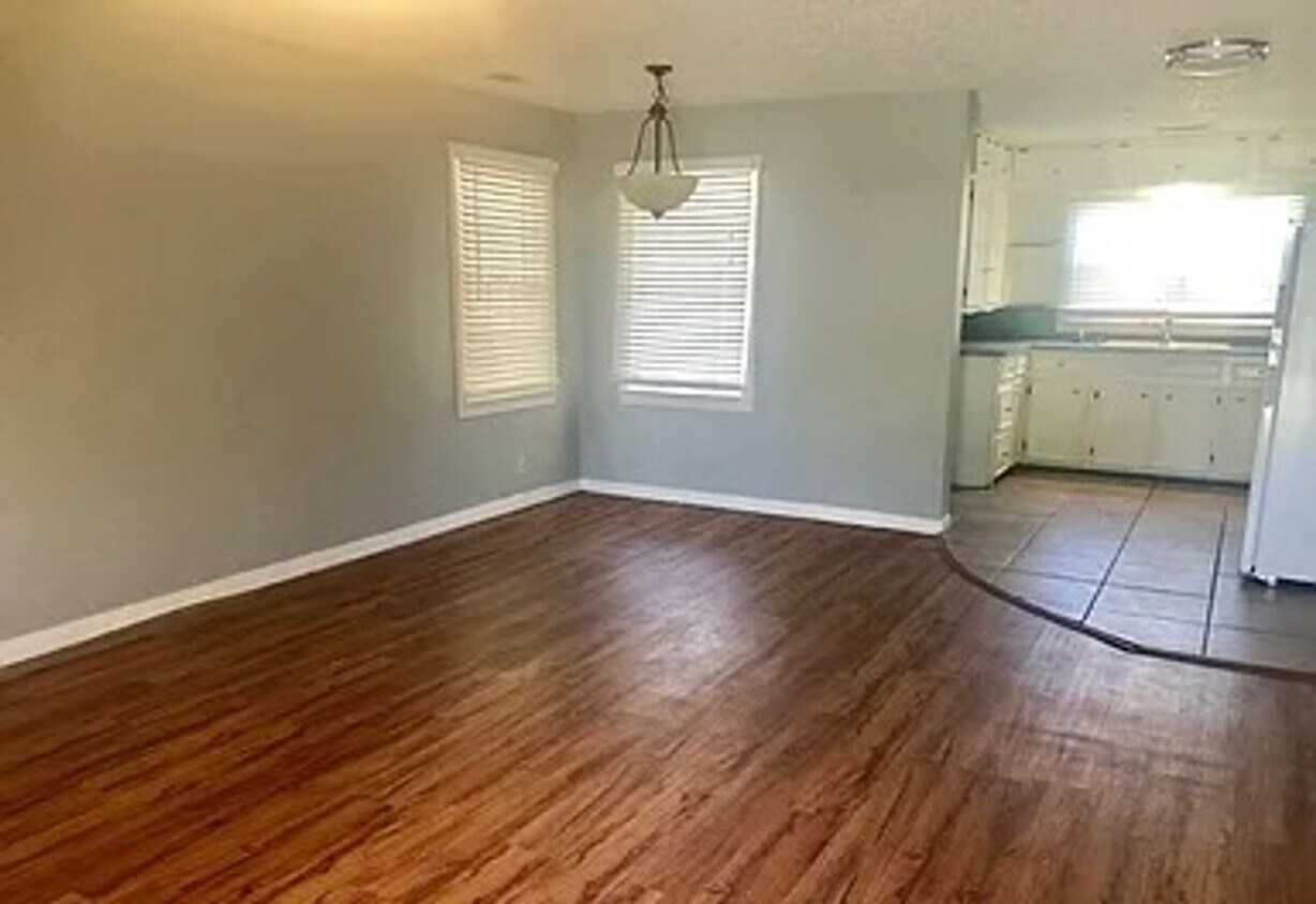 Building Photo - Adorable 2/1 Located in Medical District C...