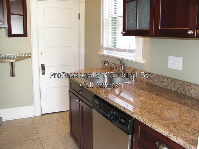 Building Photo - 2824 W Sinto Ave