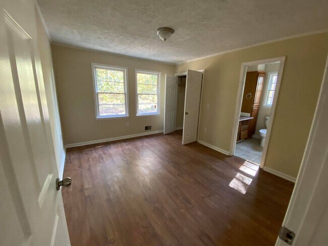 Building Photo - 180 W Grantville Rd