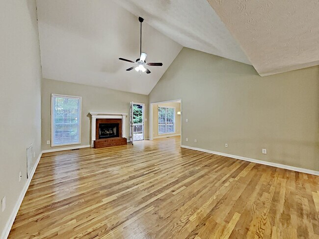 Building Photo - 2980 Summit Ln
