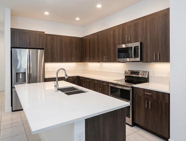 Foto del edificio - 5553 Quiet Lake Pl