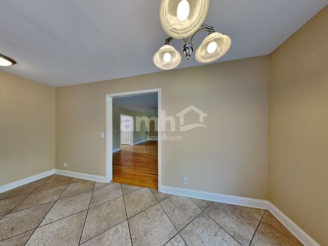 Building Photo - 1068 Blairfield Dr